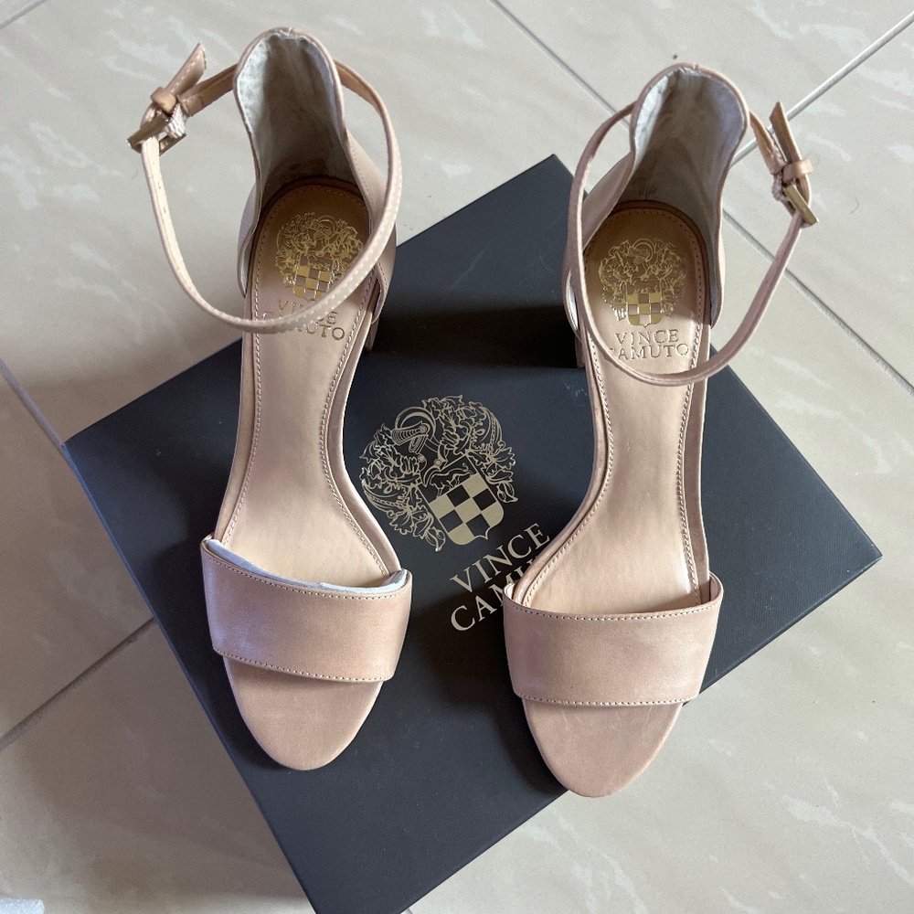#2481 VINCE CAMUTO VC-CORLINA NUDE BURNISHED CALF SIZE 8M